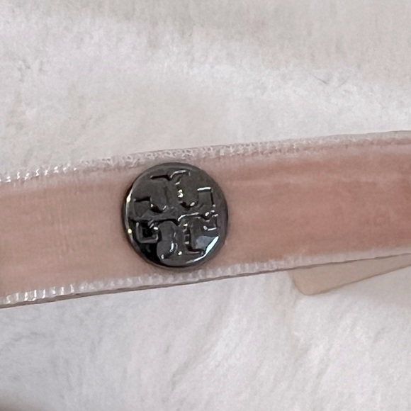 NWT Tory Burch CRYSTAL EMBELLISHED DOUBLE-WRAP VELVET BRACELET -- Warm Blush - Picture 3 of 11